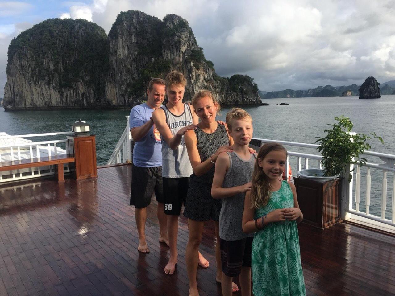 Amira Cruise Hotel Ha Long Esterno foto