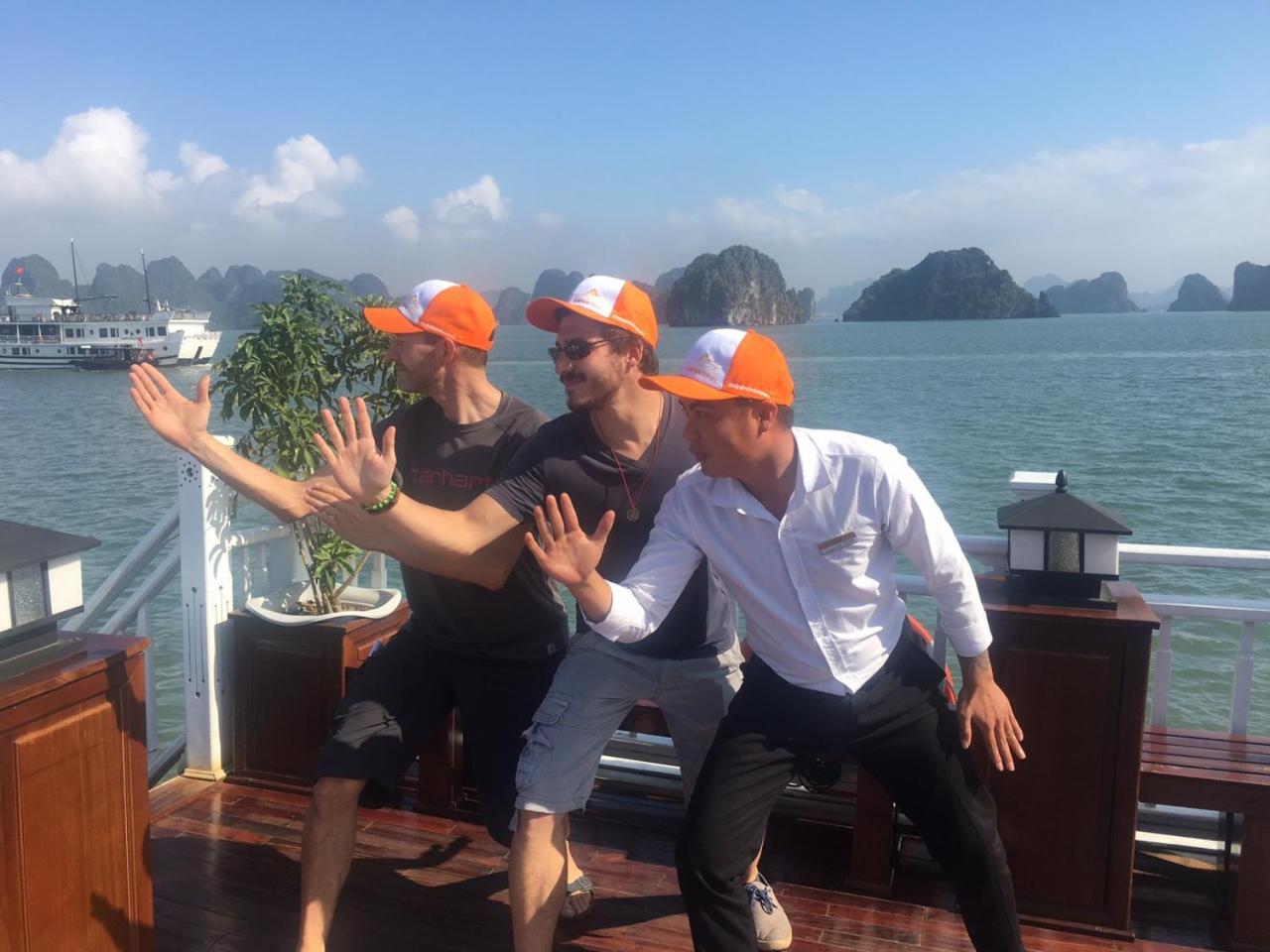 Amira Cruise Hotel Ha Long Esterno foto